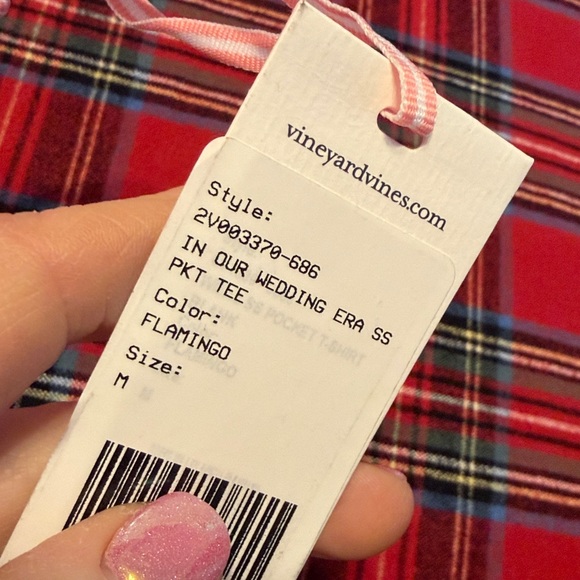 Vineyard Vines Flamingo Taylor&Travis IN OUR WEDDING ERA SS Pocket Tee 💞 - Picture 7 of 9